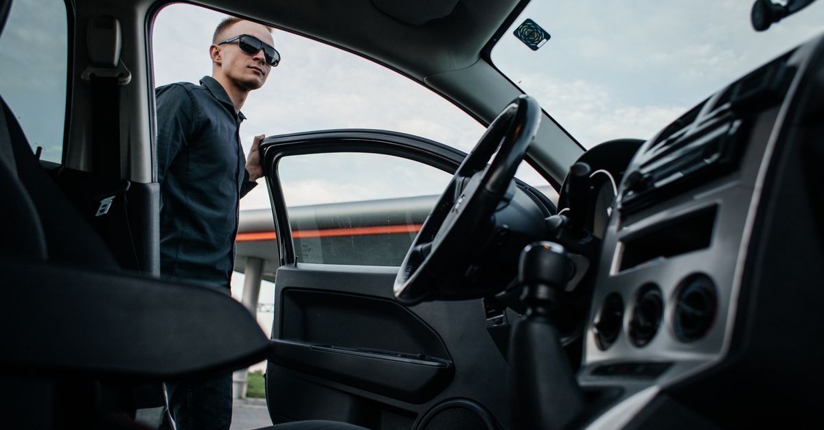 What a Professional Vehicle Lockout Service Actually Involves — Guardian Gate Toronto Locksmith