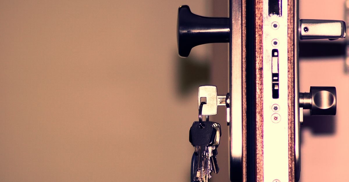Moving Into a New Home? Your Day-One Security Checklist — Guardian Gate Toronto Locksmith